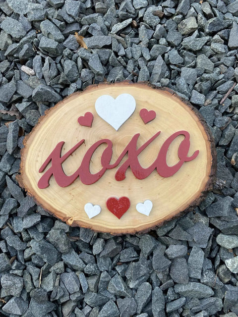 “XOXO” Slice of a Tree Decor